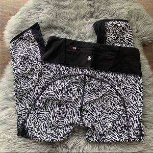 Women’s 4 LULULEMON Run: Top Speed Crop Mini Brushed Animal Black White